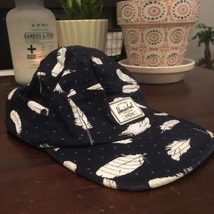 Herschel feather print flat-bill hat